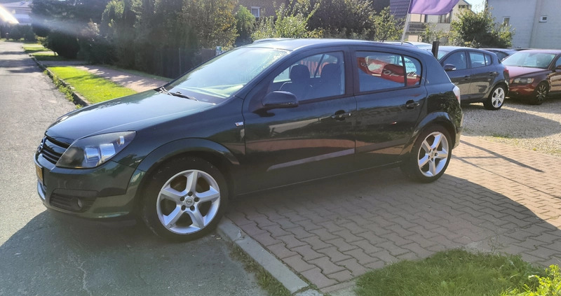 Opel Astra cena 9999 przebieg: 205000, rok produkcji 2005 z Gąbin małe 781